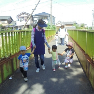 今月のひとコマ（遠足・ごっこあそび）