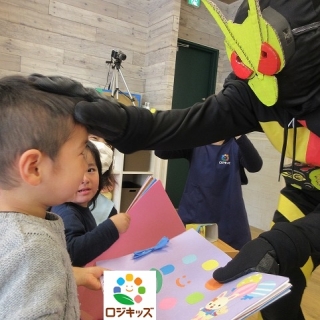 今月のひとコマ（お別れ会にヒーロー登場！！）