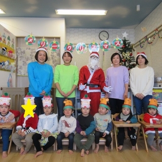 今月のひとコマ（ロジキッズにサンタさんがきたくれたよ☆）