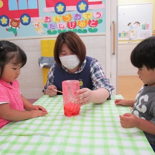 今月のひとコマ（感触遊び）