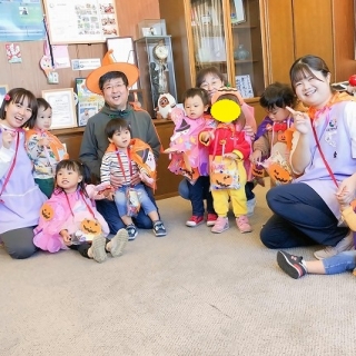 今月のひとコマ（10月はまだまだ暑い日がつづきましたがミニミニ運動会、ハロウィンパーティ元気いっぱい大成功！！）